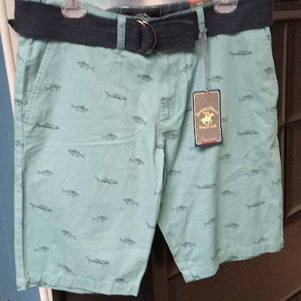 BRAND NEW Beverly hills Polo club short , green fish print Belted size 32